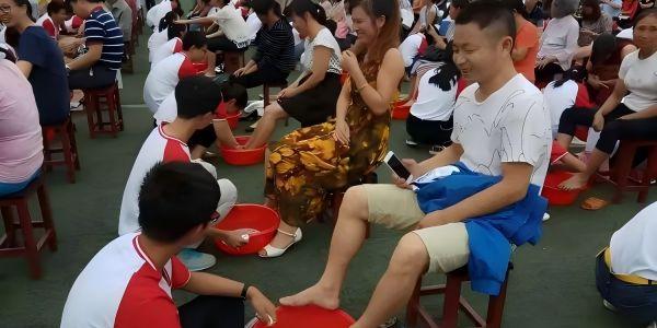 体验式感恩励志教育